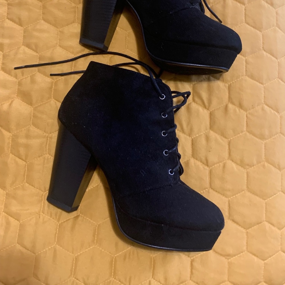 Cute Suede staked heel bootie